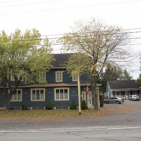 Hotel Fleurs Karaibes Saint-Alexandre-de-Kamouraska Exterior foto