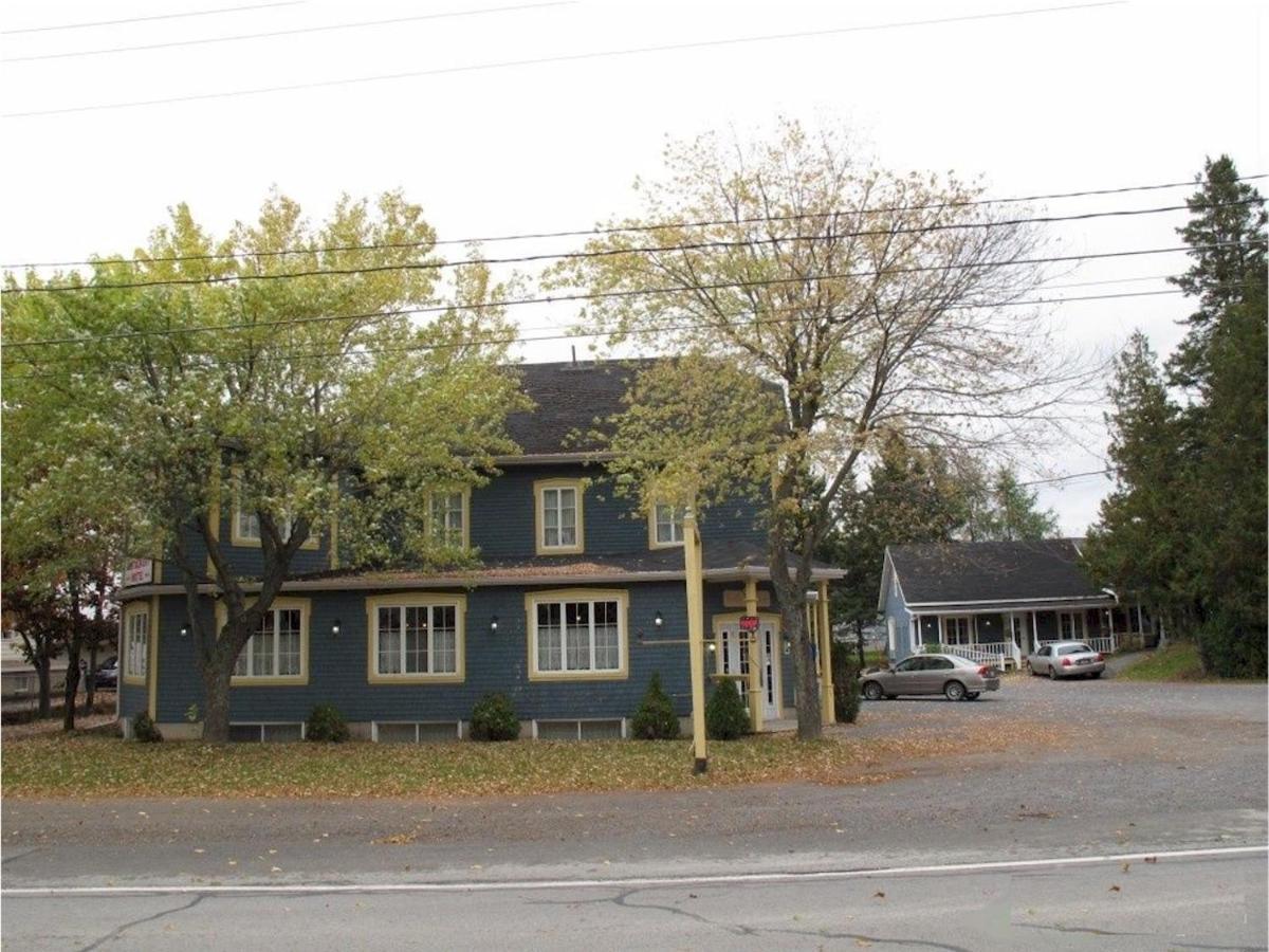 Hotel Fleurs Karaibes Saint-Alexandre-de-Kamouraska Exterior foto